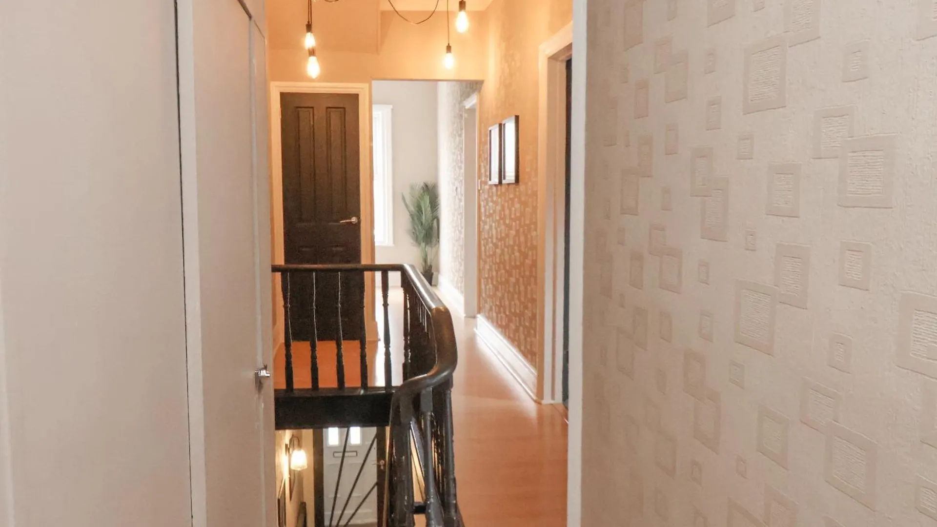 סקארבורו 32 Ashville Avenue 0*,  בריטניה